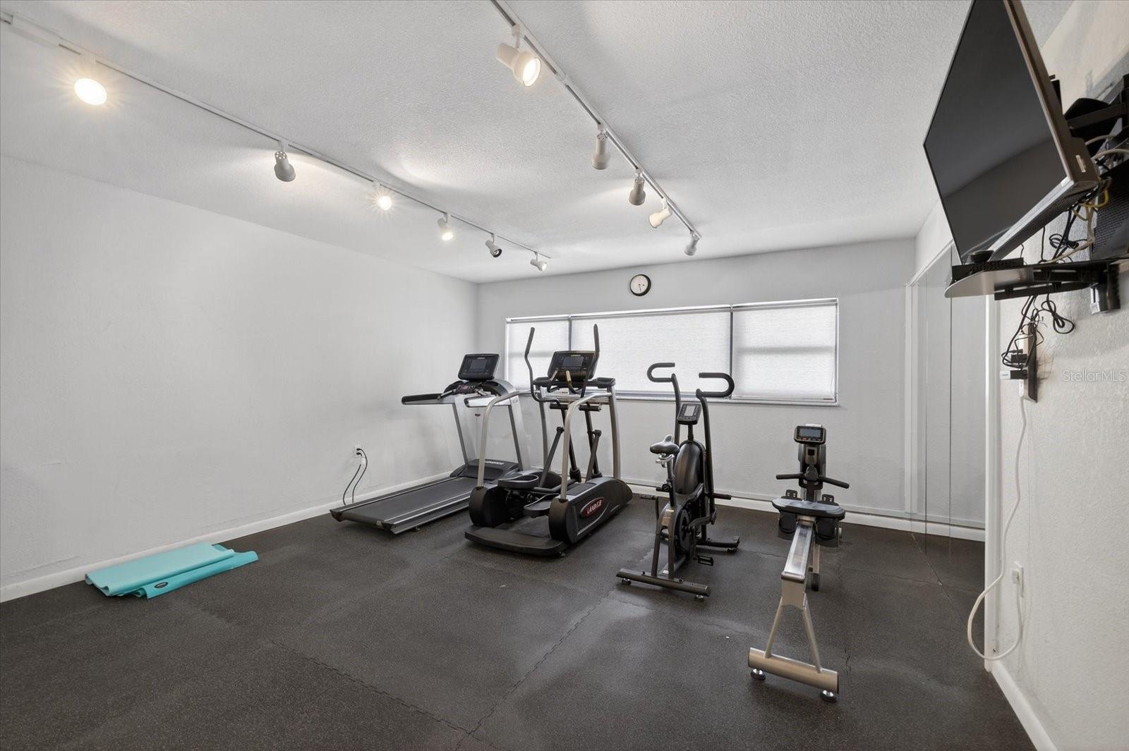 Image 39 of 49 For 4141 Bayshore Boulevard 2001