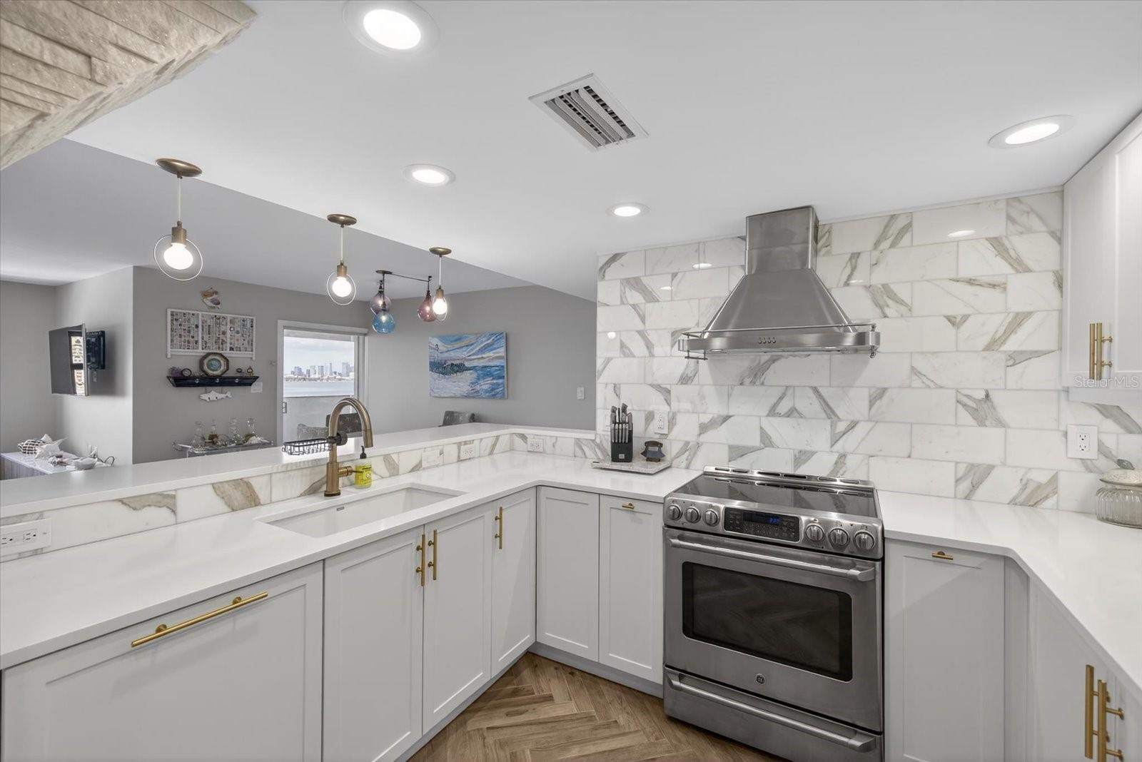 Image 5 of 49 For 4141 Bayshore Boulevard 2001