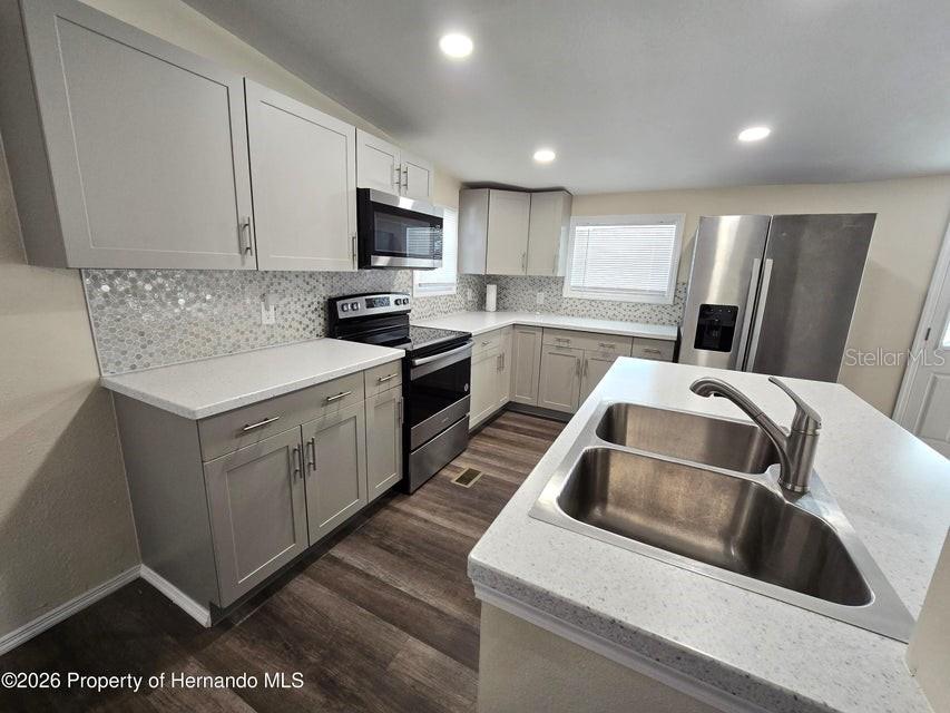 Image 3 of 20 For 7338 First Loop Avenue