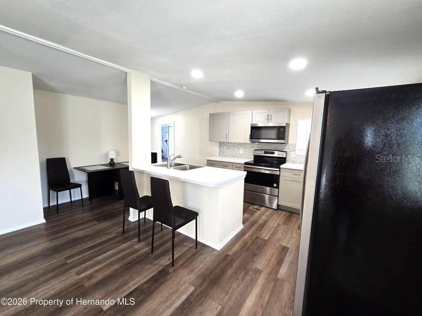 Image 5 of 20 For 7338 First Loop Avenue