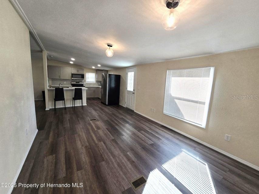 Image 7 of 20 For 7338 First Loop Avenue