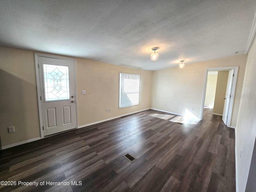 Image 8 of 20 For 7338 First Loop Avenue