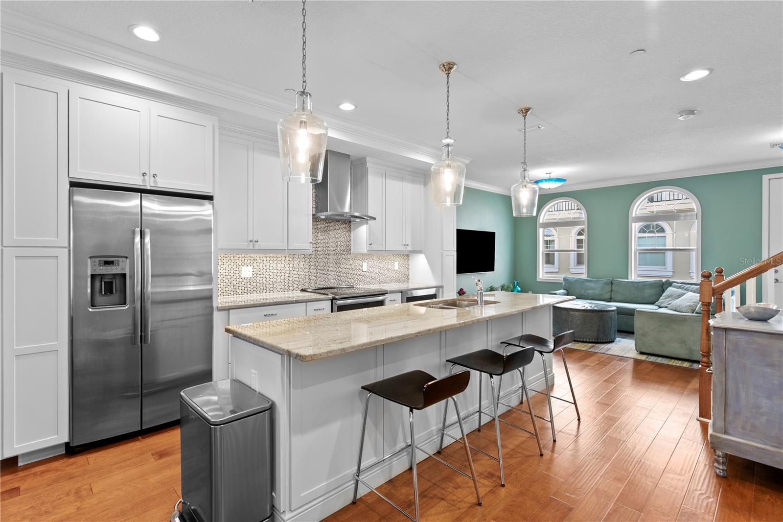 Image 10 of 56 For 412 Regent Lane N