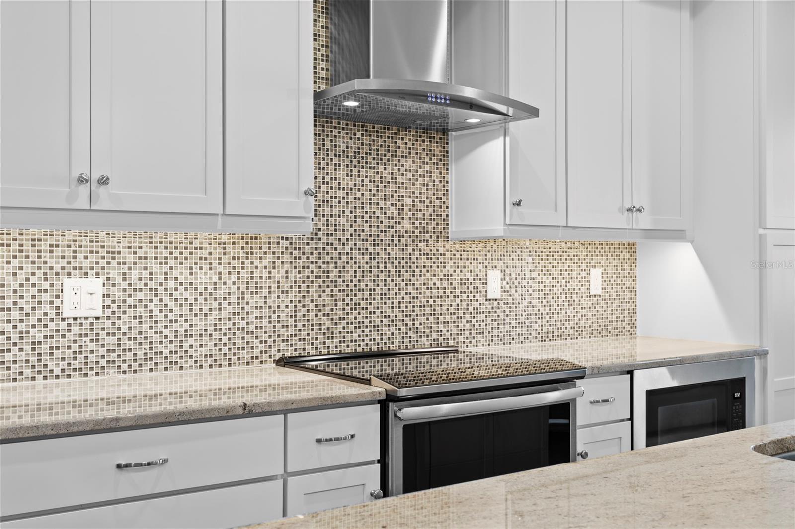 Image 11 of 56 For 412 Regent Lane N