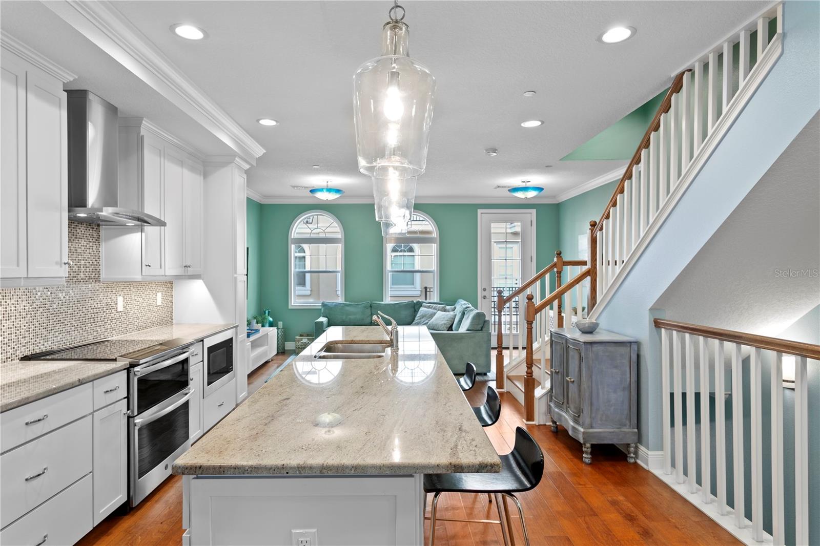 Image 12 of 56 For 412 Regent Lane N