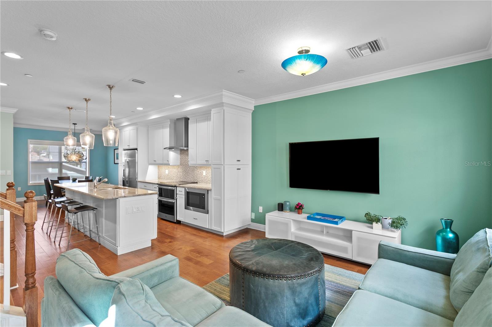 Image 13 of 56 For 412 Regent Lane N