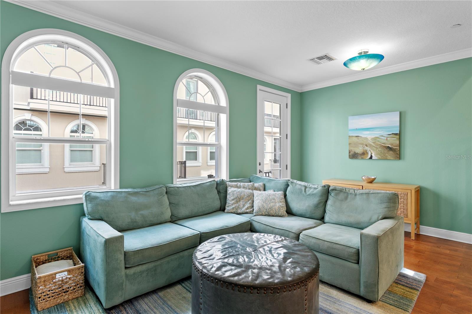 Image 14 of 56 For 412 Regent Lane N