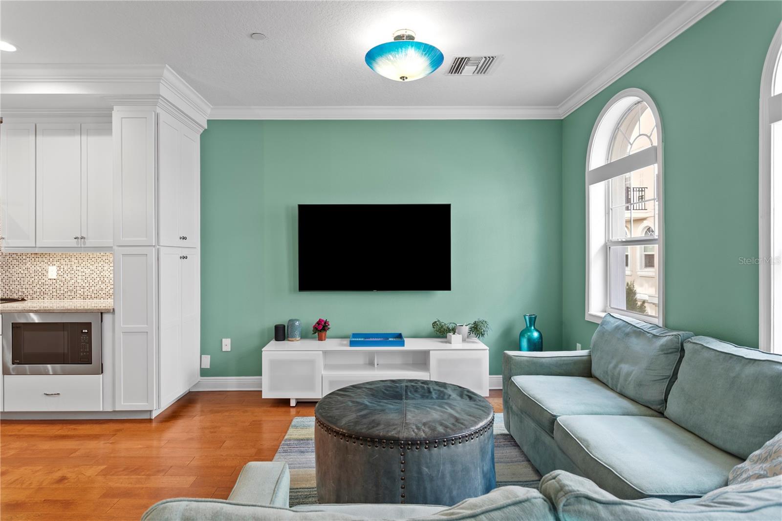 Image 15 of 56 For 412 Regent Lane N