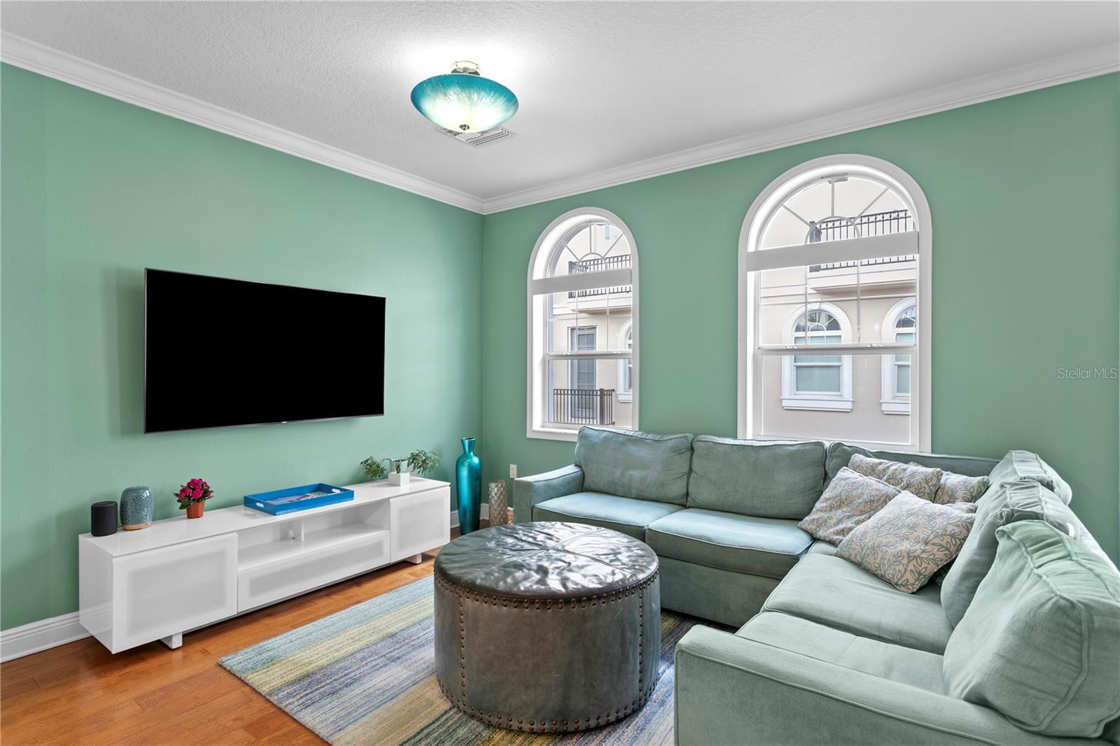 Image 16 of 56 For 412 Regent Lane N