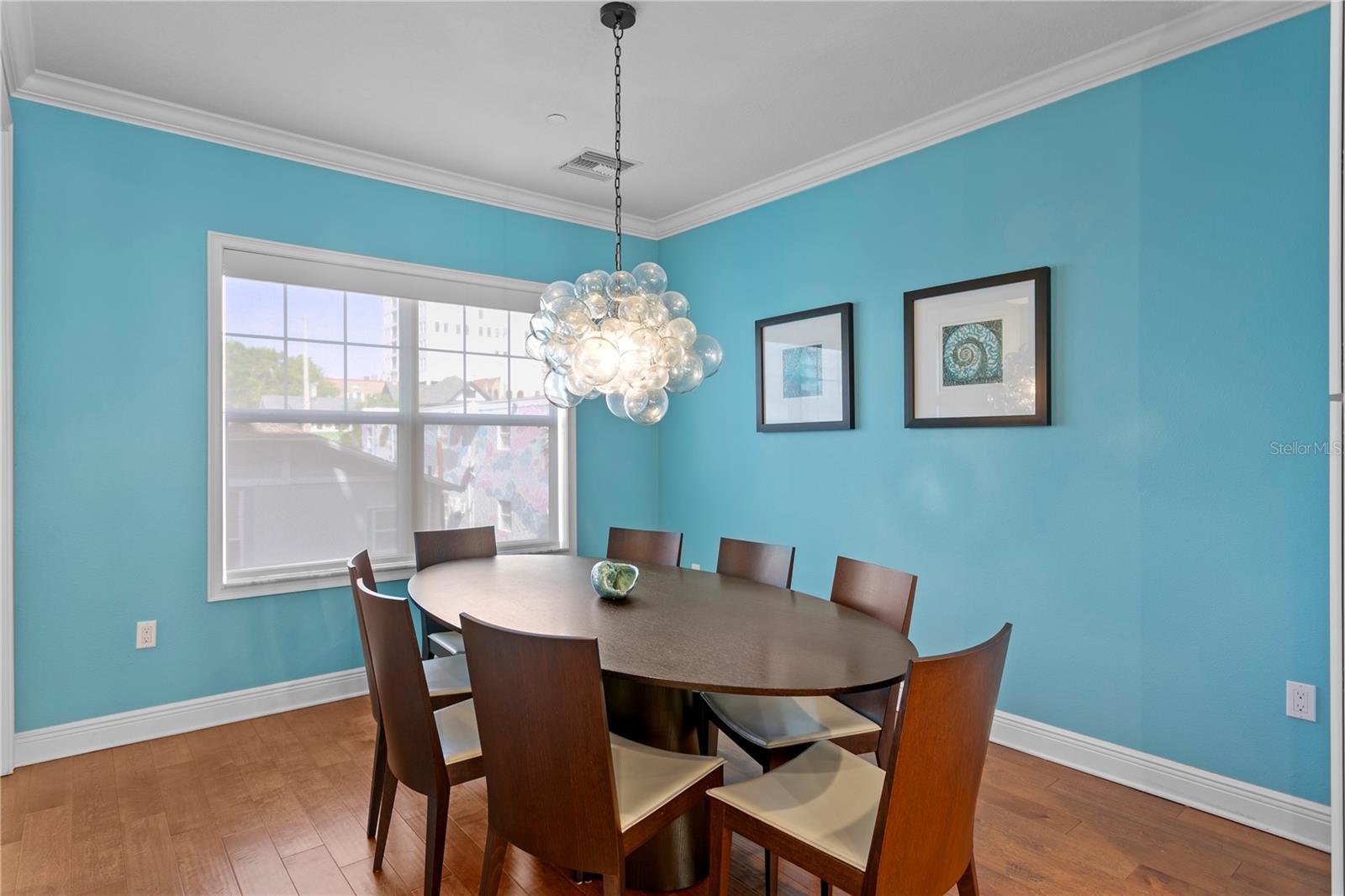 Image 17 of 56 For 412 Regent Lane N