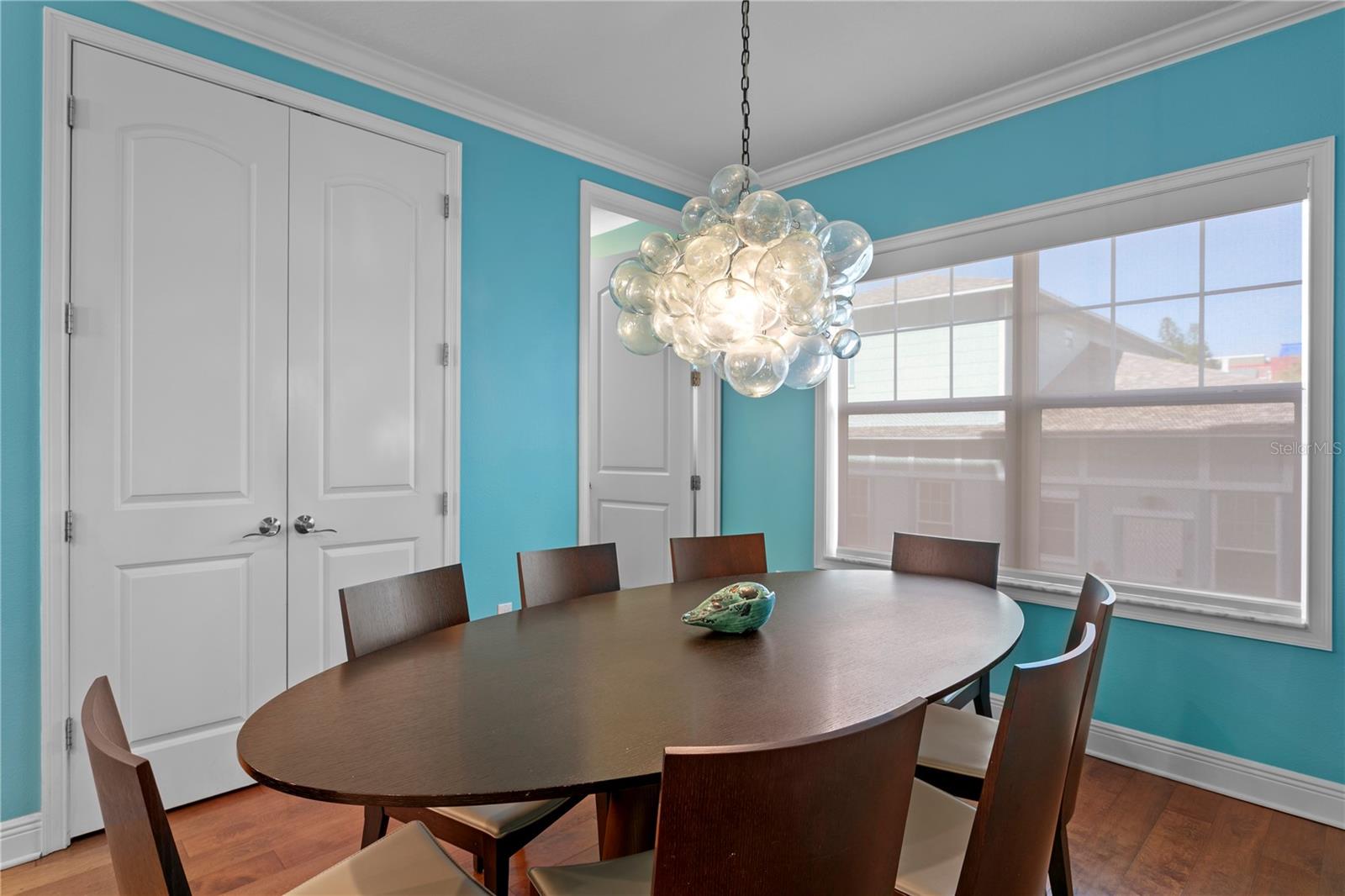 Image 18 of 56 For 412 Regent Lane N