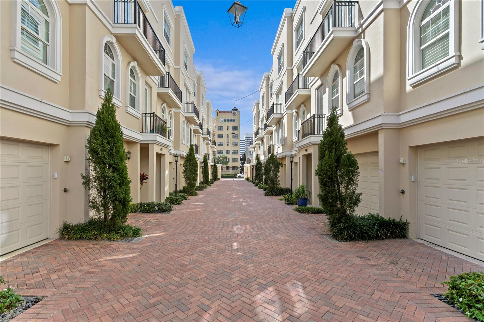 Image 2 of 56 For 412 Regent Lane N