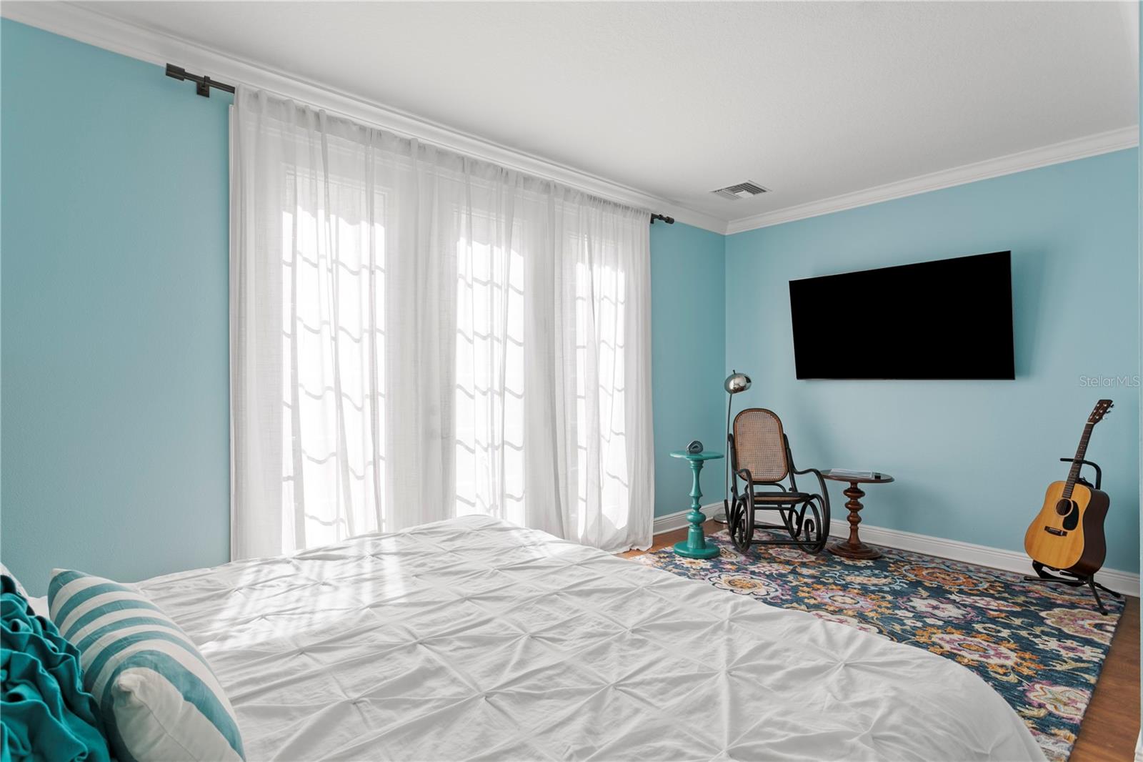 Image 23 of 56 For 412 Regent Lane N