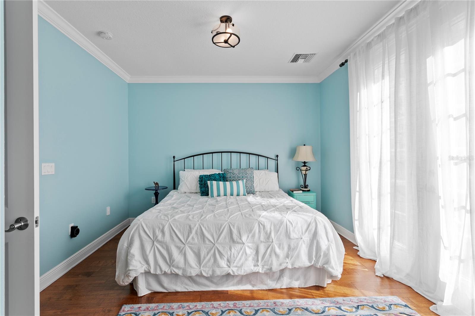 Image 24 of 56 For 412 Regent Lane N