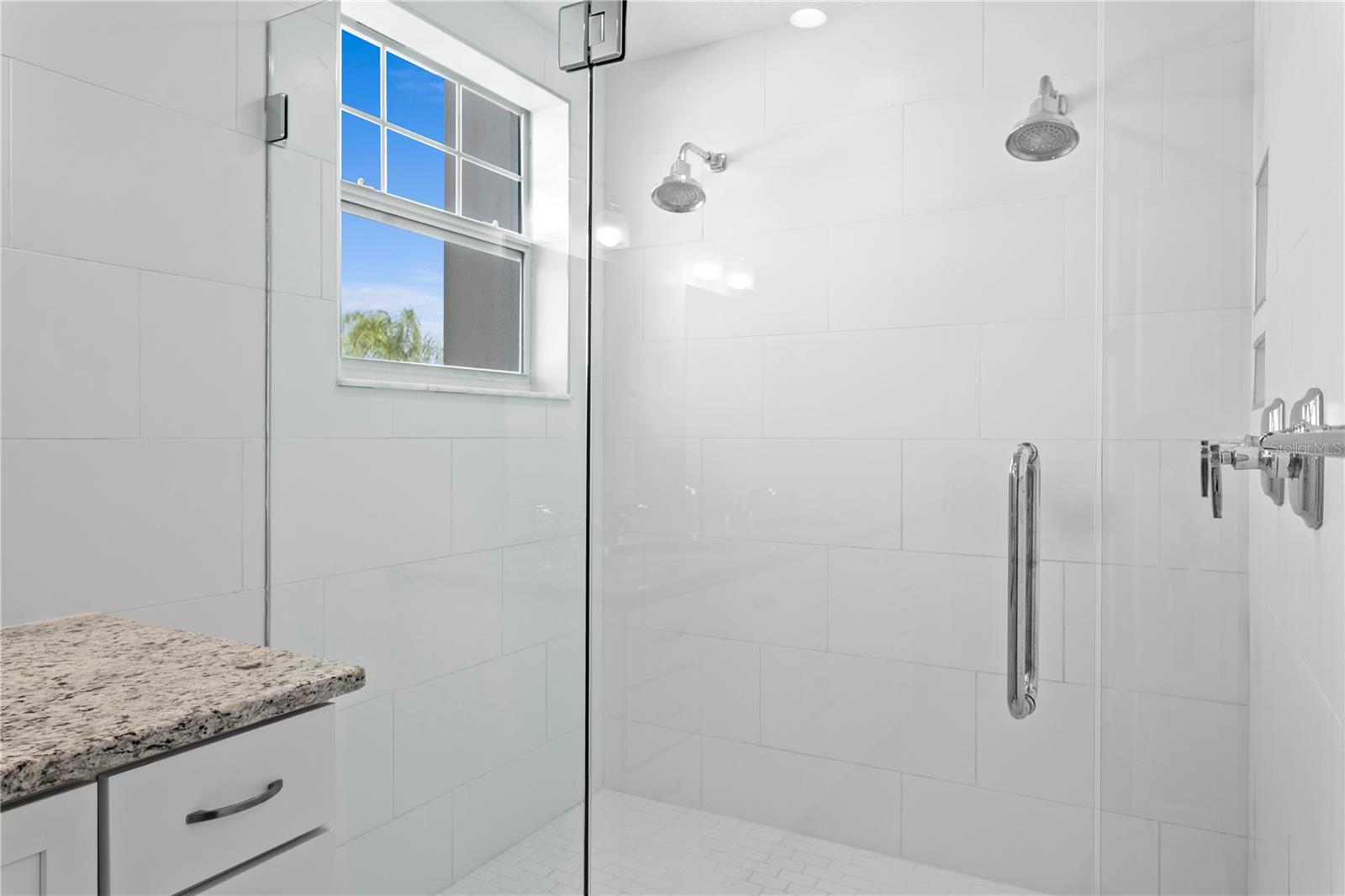 Image 28 of 56 For 412 Regent Lane N