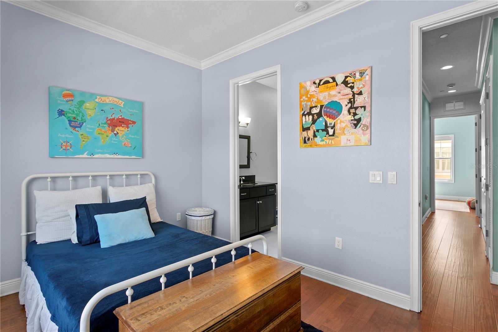 Image 30 of 56 For 412 Regent Lane N