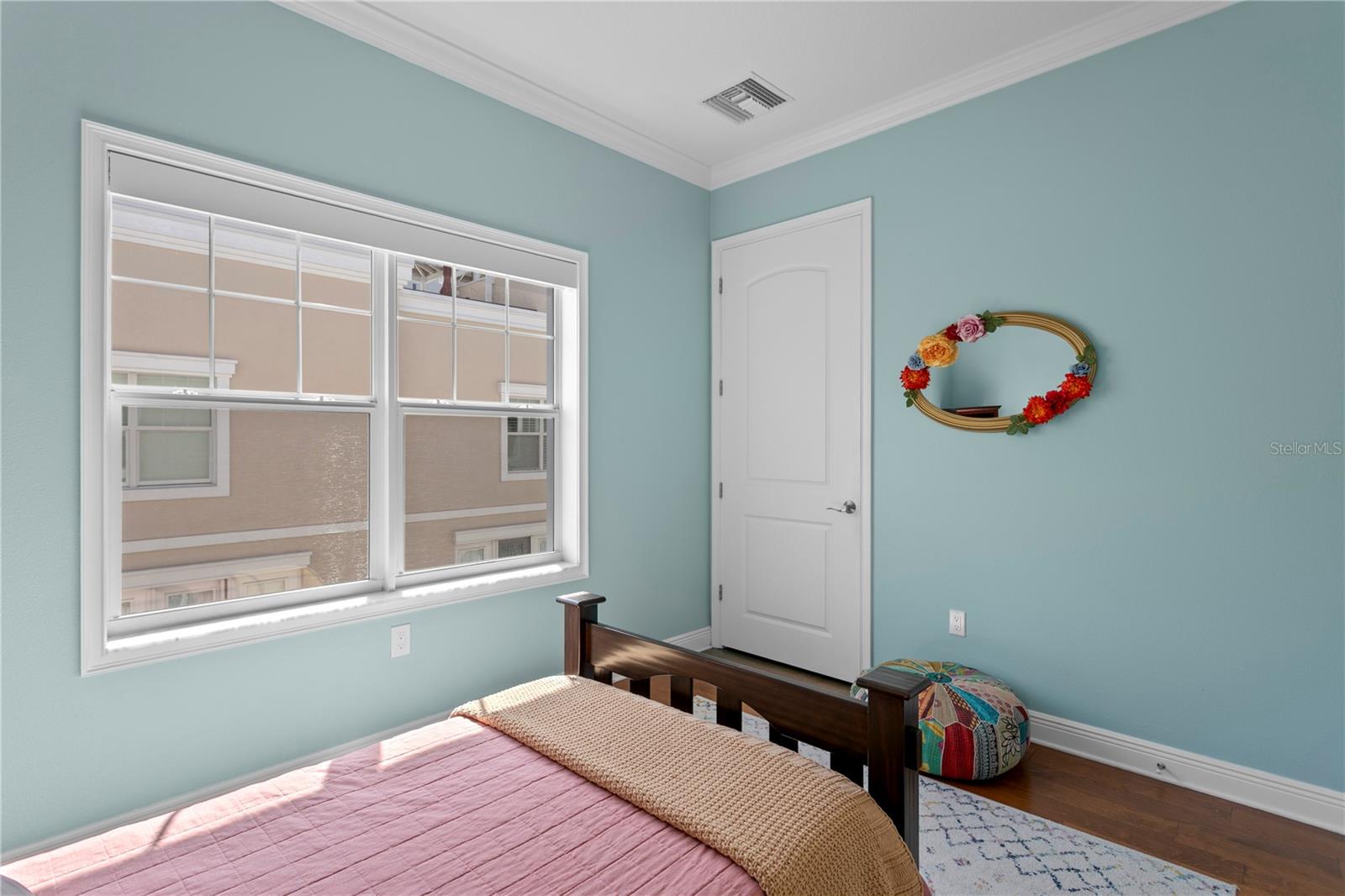 Image 36 of 56 For 412 Regent Lane N