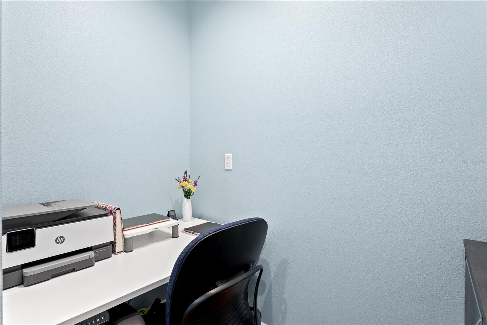 Image 39 of 56 For 412 Regent Lane N