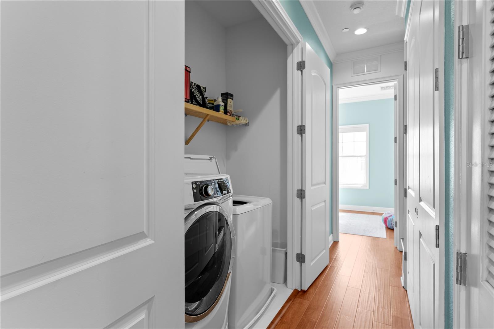 Image 40 of 56 For 412 Regent Lane N