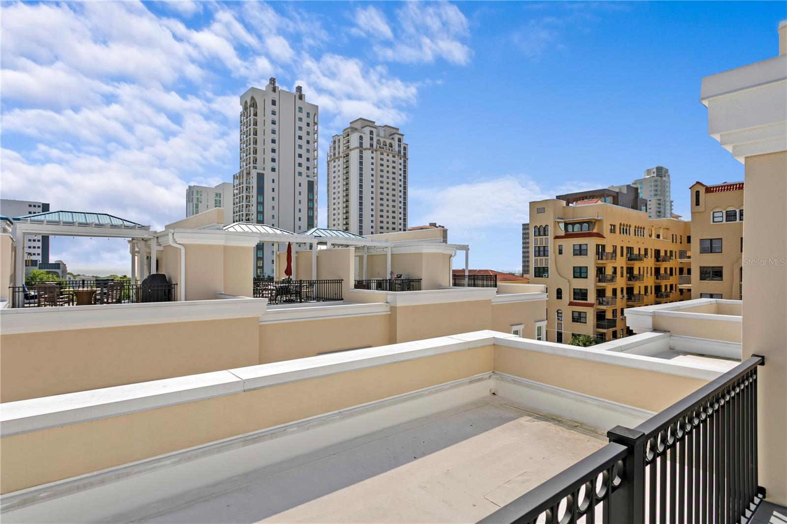 Image 42 of 56 For 412 Regent Lane N