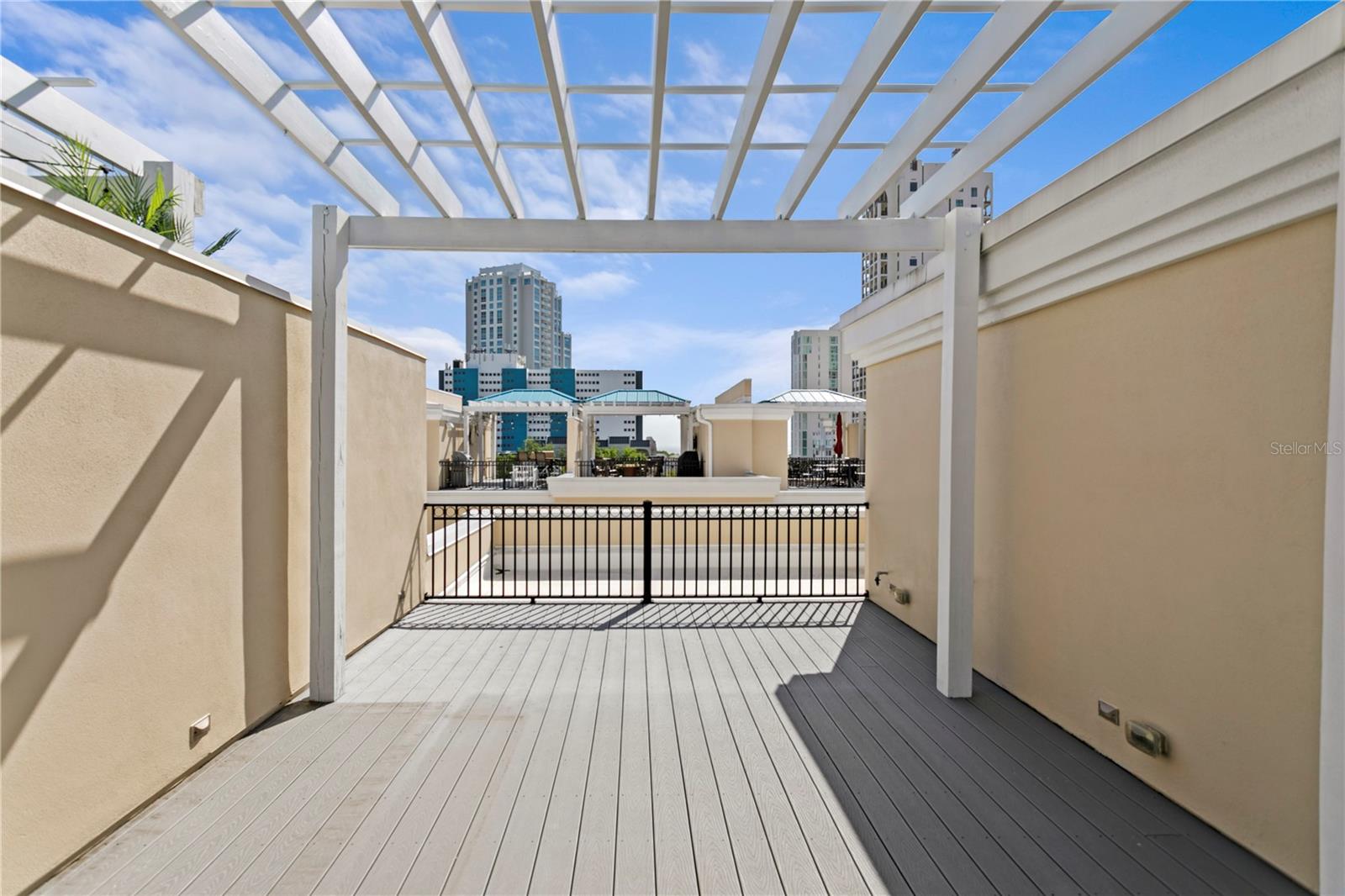 Image 43 of 56 For 412 Regent Lane N