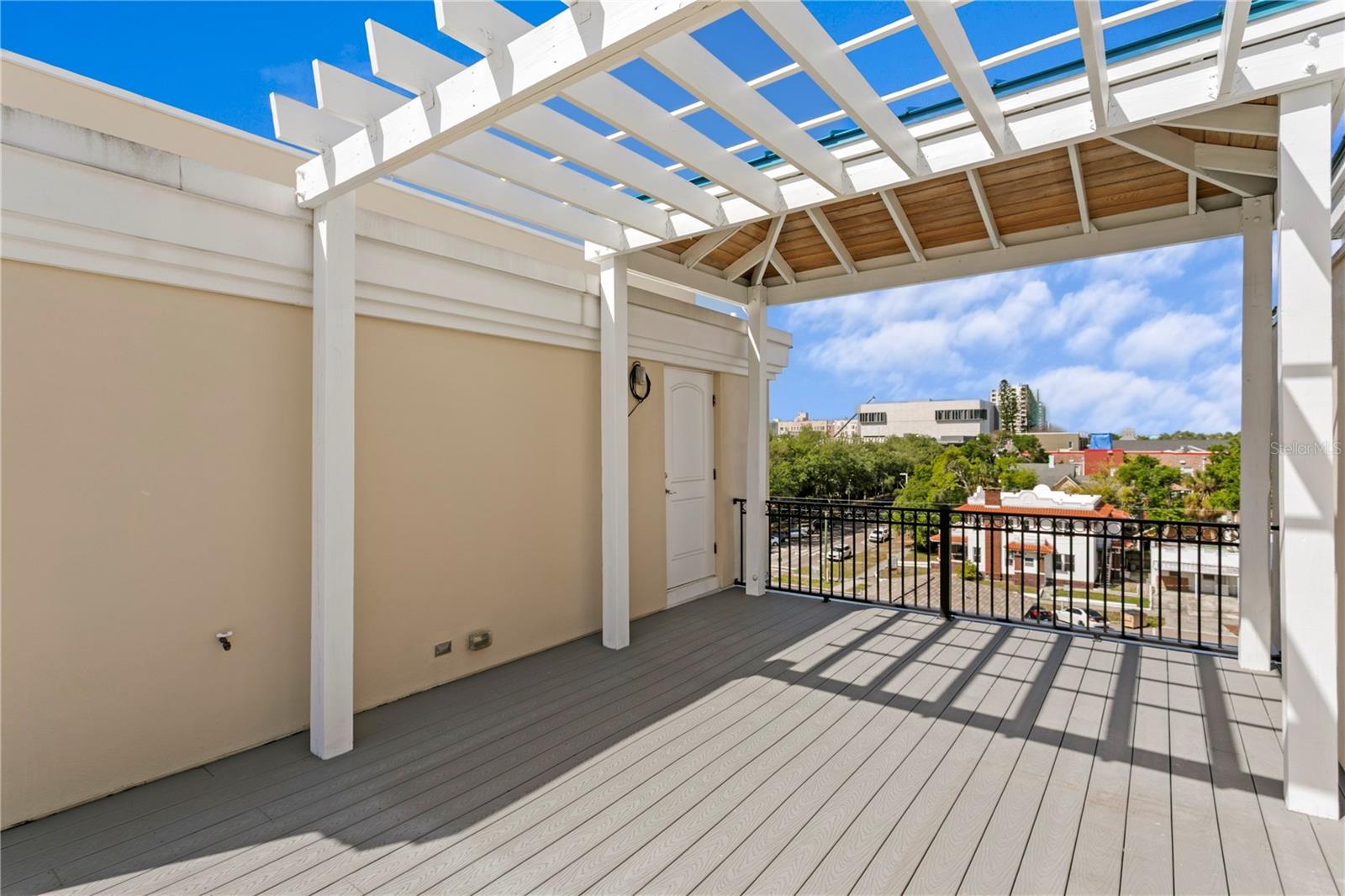 Image 44 of 56 For 412 Regent Lane N