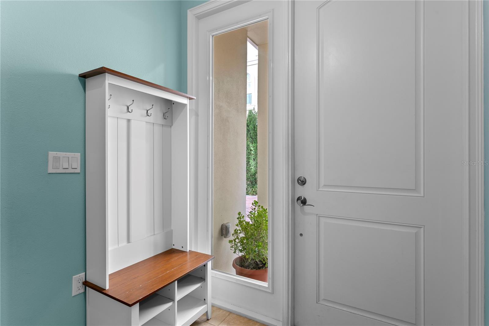 Image 6 of 56 For 412 Regent Lane N