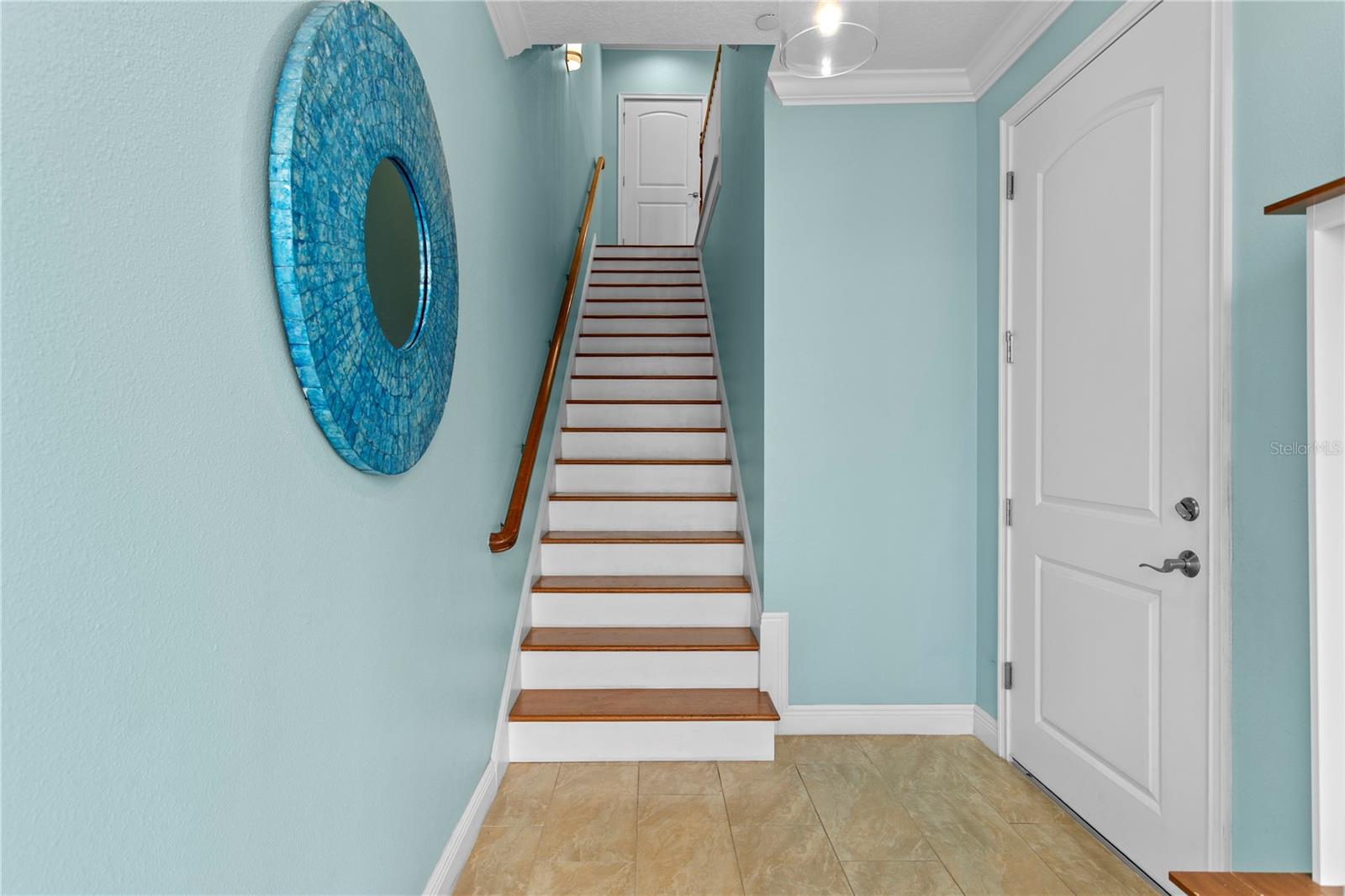 Image 7 of 56 For 412 Regent Lane N