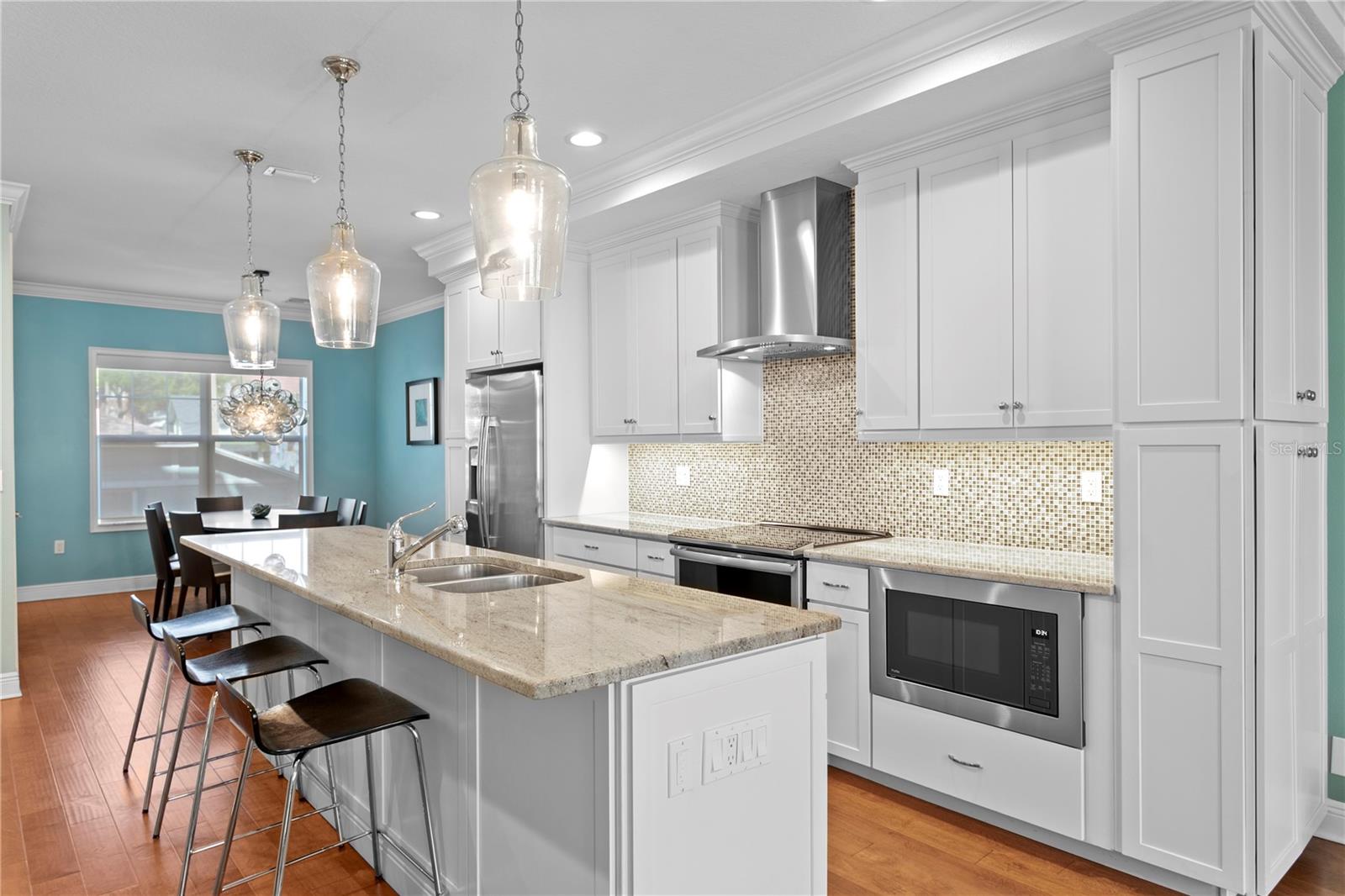 Image 9 of 56 For 412 Regent Lane N