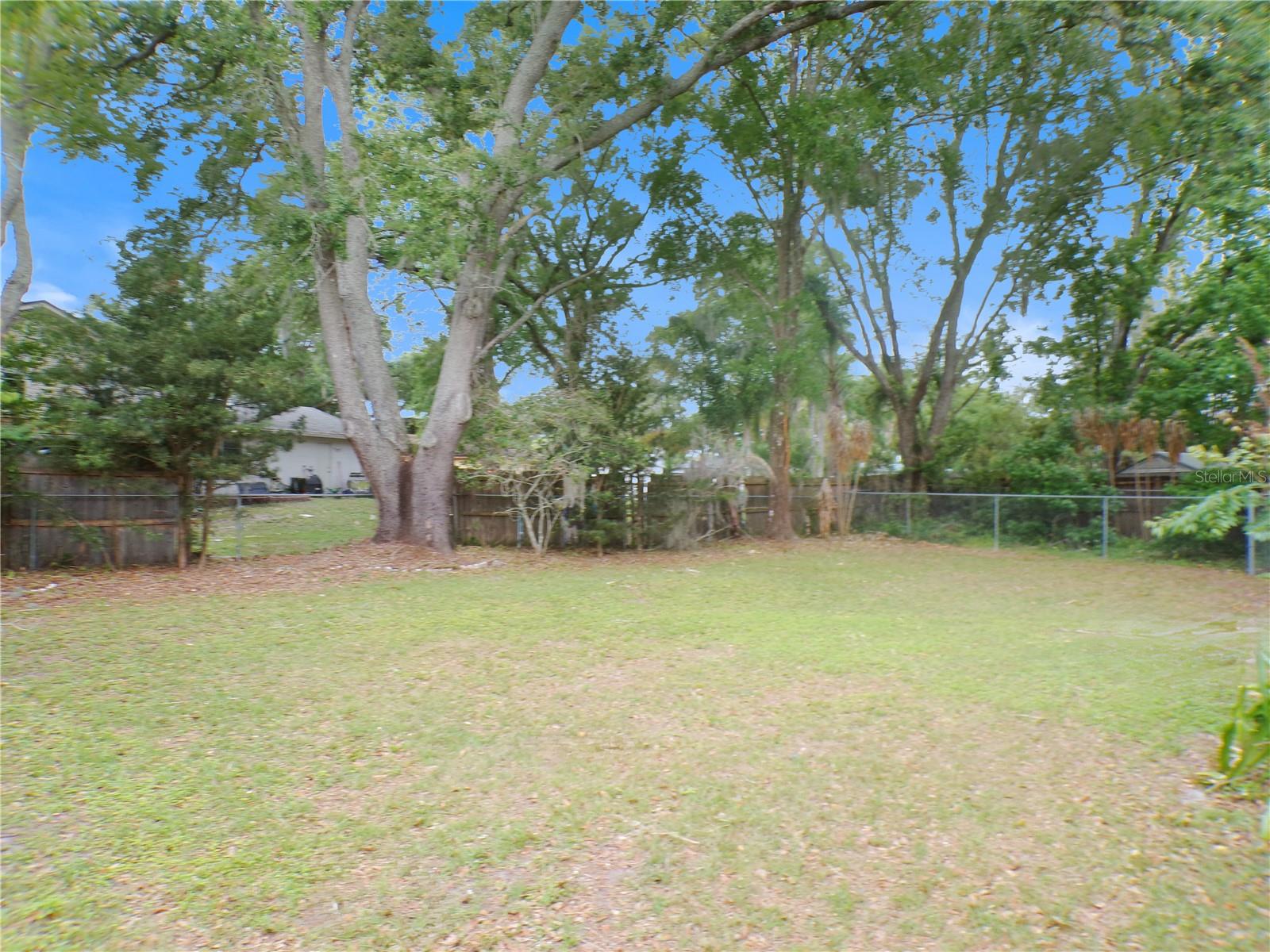 Listing photo id 1 for 1123 Foggy Ridge Parkway