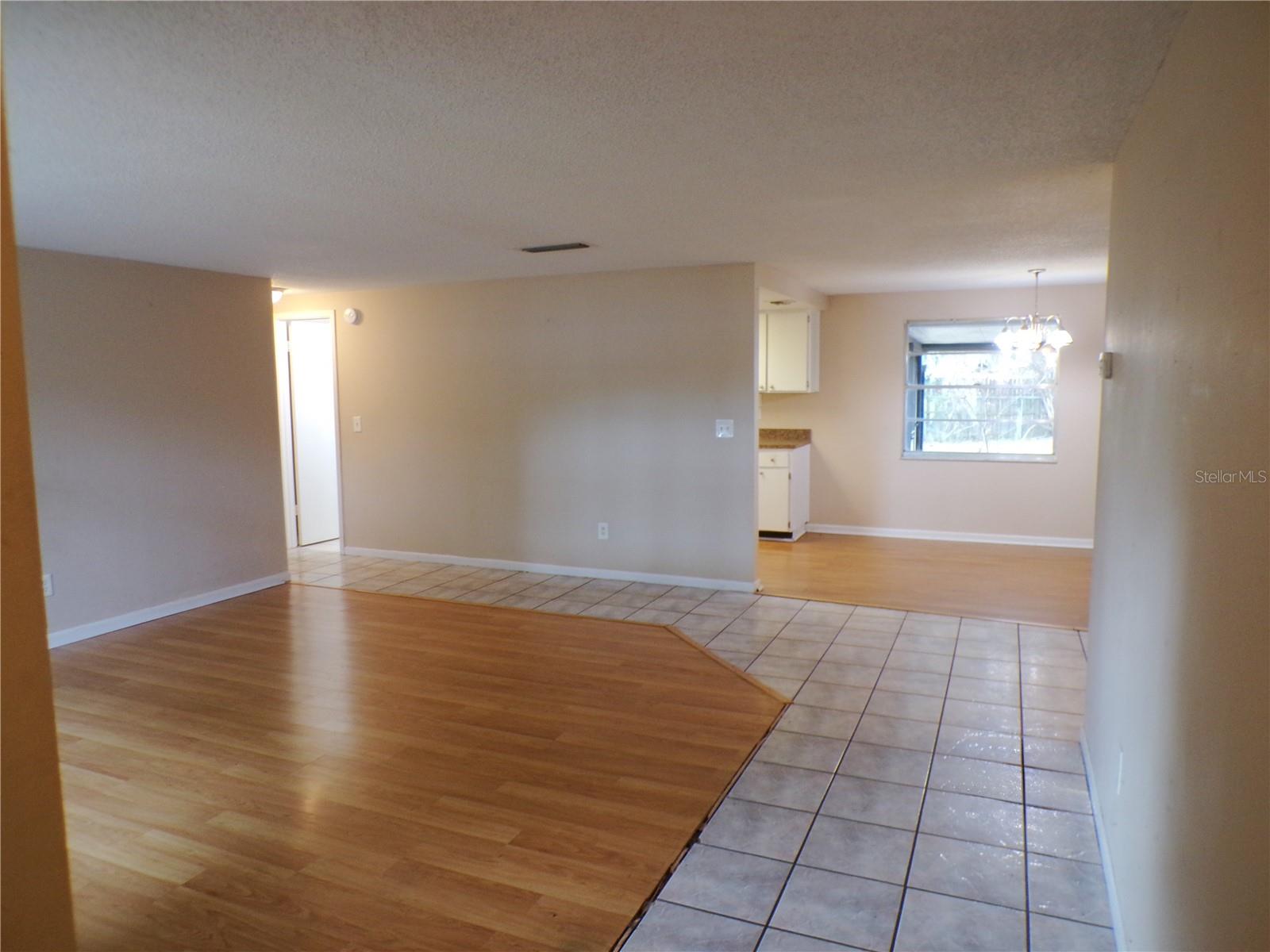 Listing photo id 4 for 1123 Foggy Ridge Parkway