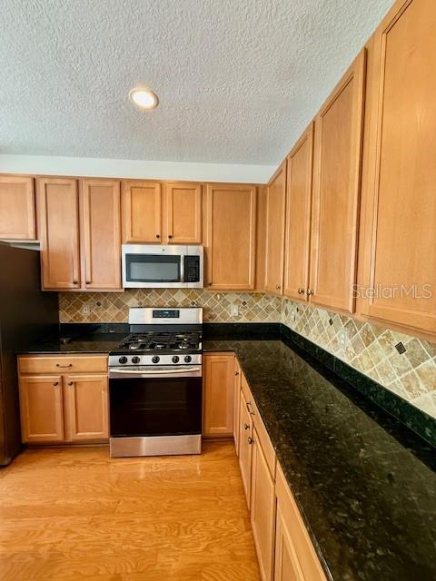 Image 13 of 28 For 2947 Pointeview Drive