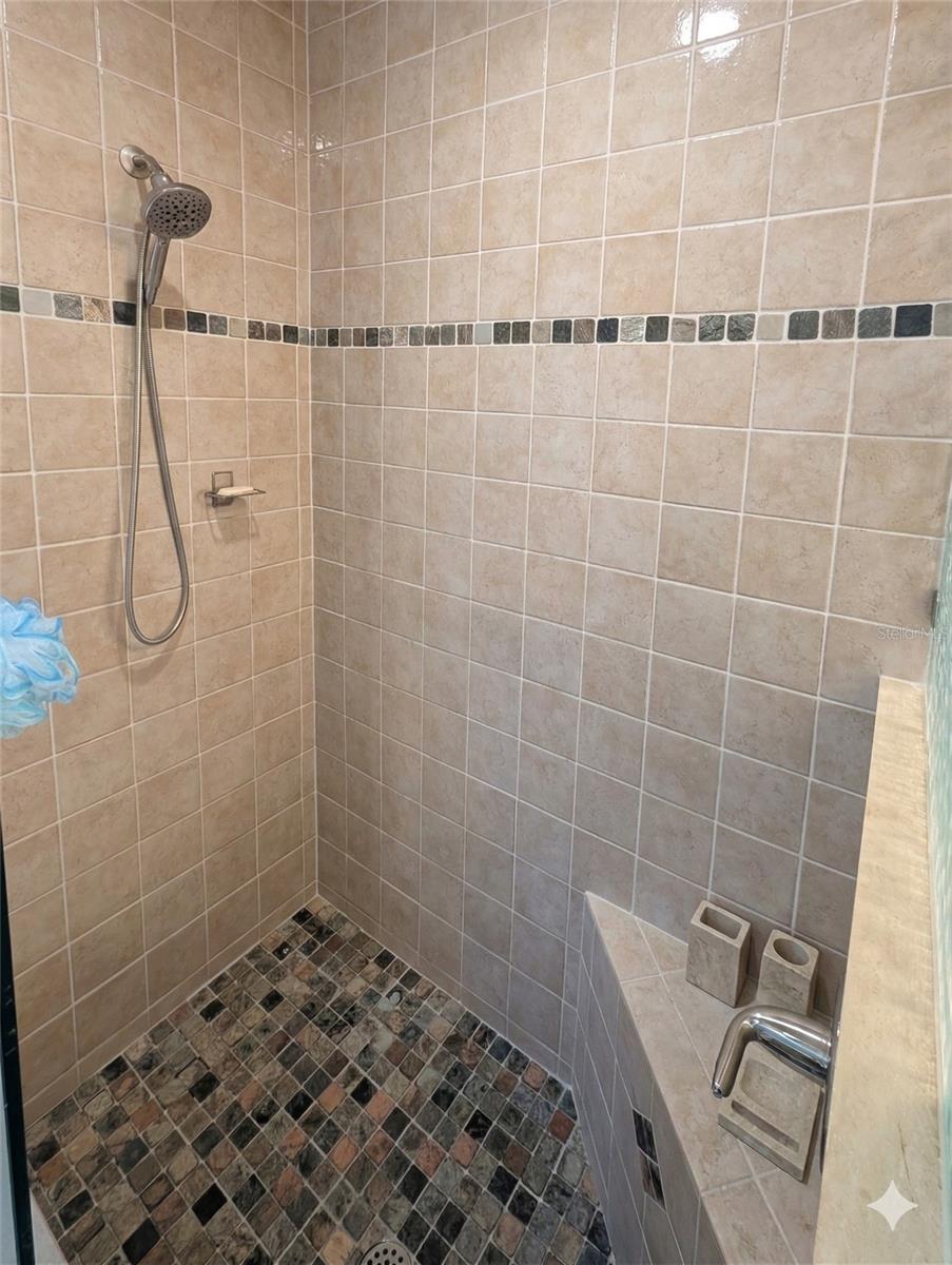 Image 16 of 36 For 18027 Palm Breeze Drive