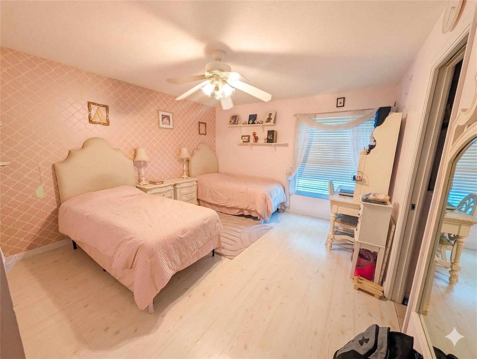 Image 21 of 36 For 18027 Palm Breeze Drive