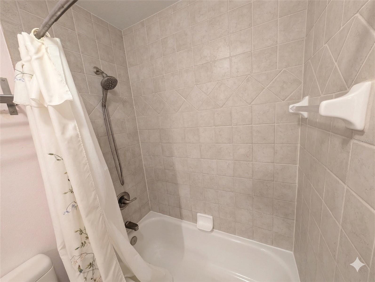 Image 23 of 36 For 18027 Palm Breeze Drive