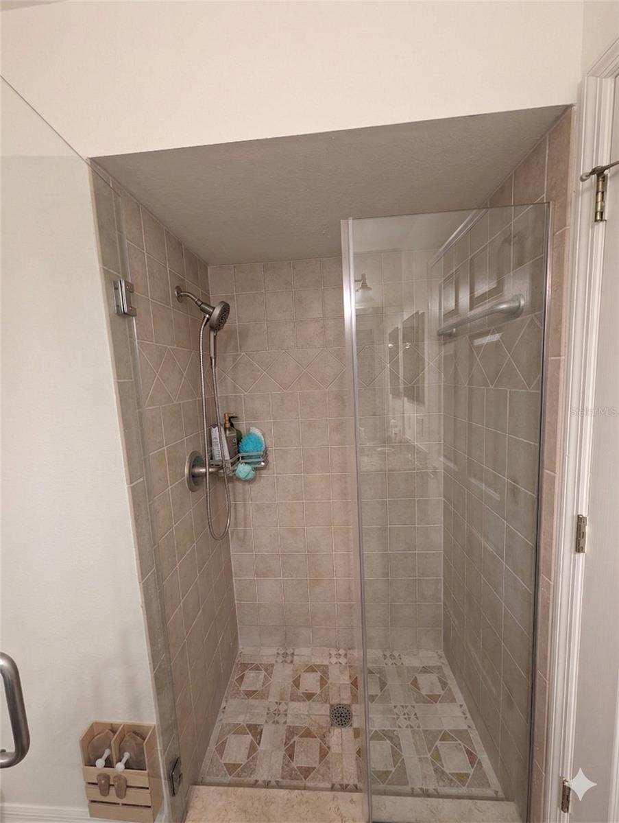 Image 24 of 36 For 18027 Palm Breeze Drive