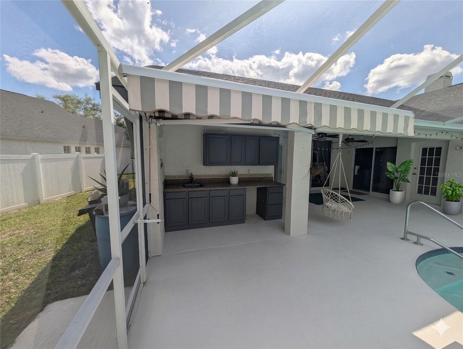 Image 32 of 36 For 18027 Palm Breeze Drive