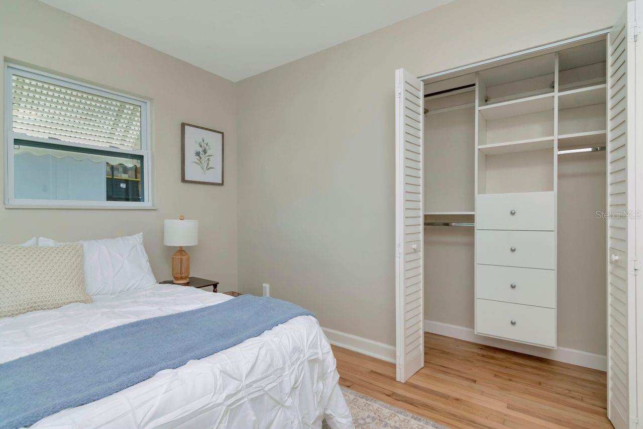 Listing photo id 12 for 5132 Oxford Avenue N