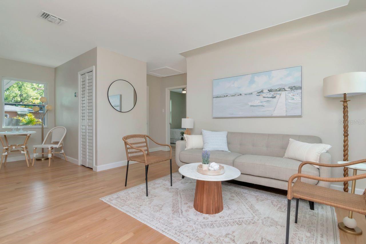 Listing photo id 14 for 5132 Oxford Avenue N