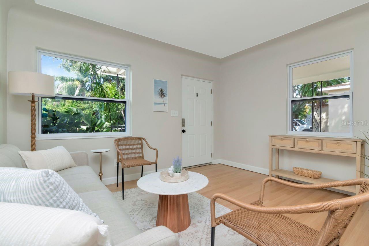 Listing photo id 16 for 5132 Oxford Avenue N