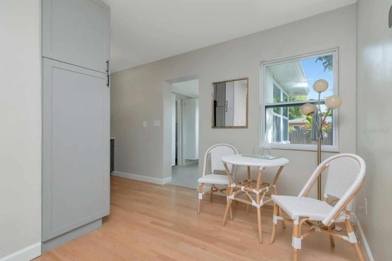 Listing photo id 18 for 5132 Oxford Avenue N