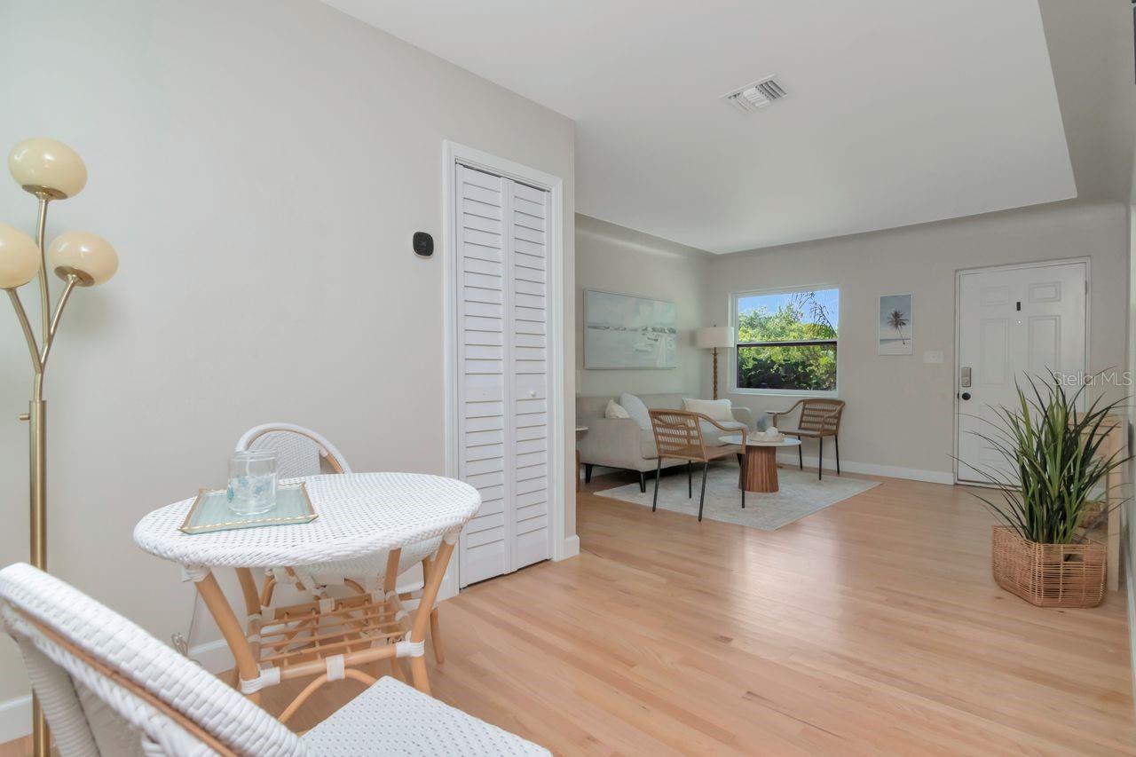 Listing photo id 20 for 5132 Oxford Avenue N