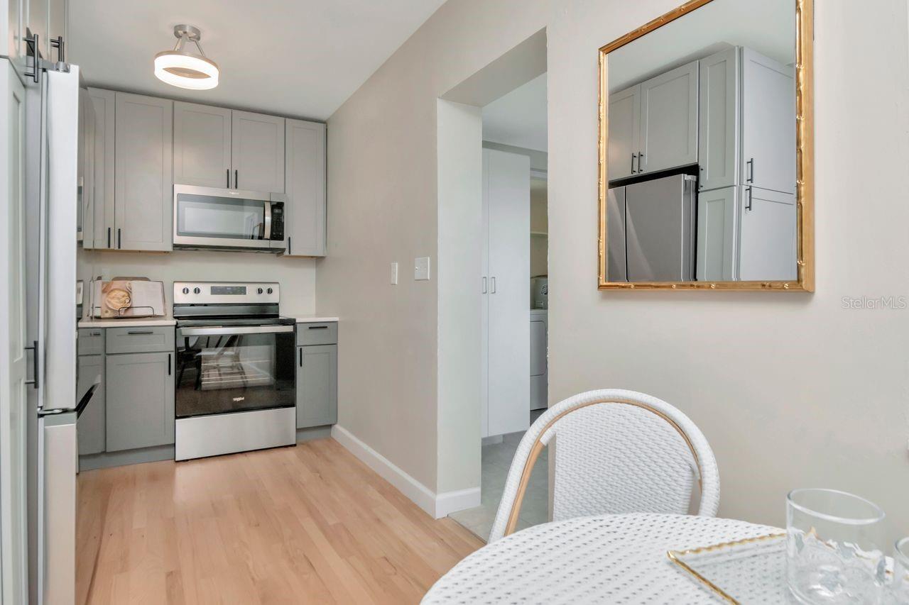 Listing photo id 21 for 5132 Oxford Avenue N