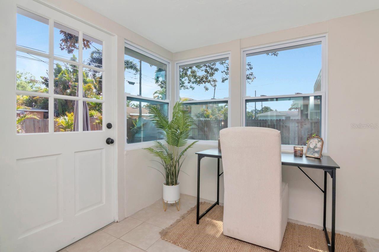 Listing photo id 26 for 5132 Oxford Avenue N