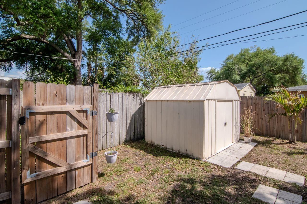 Listing photo id 31 for 5132 Oxford Avenue N