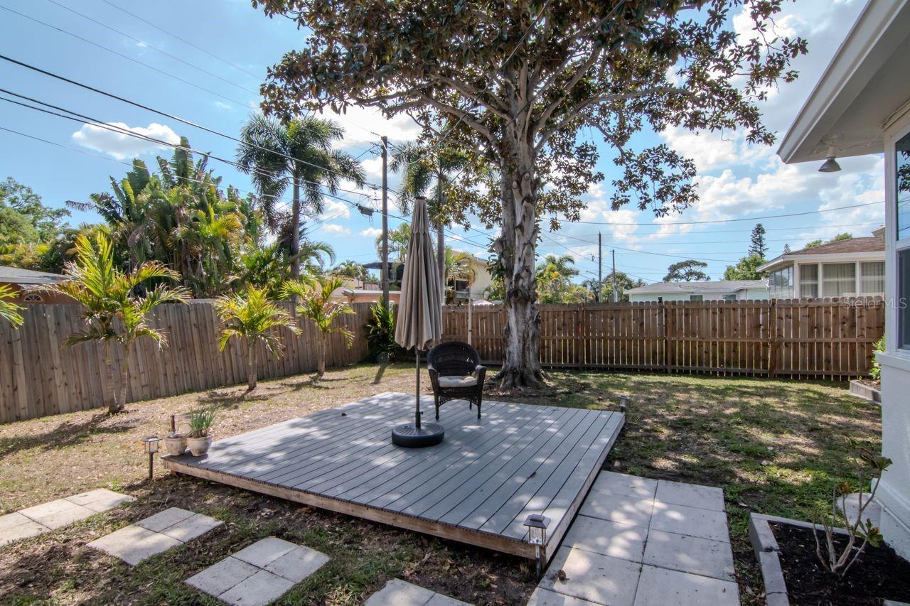 Listing photo id 32 for 5132 Oxford Avenue N