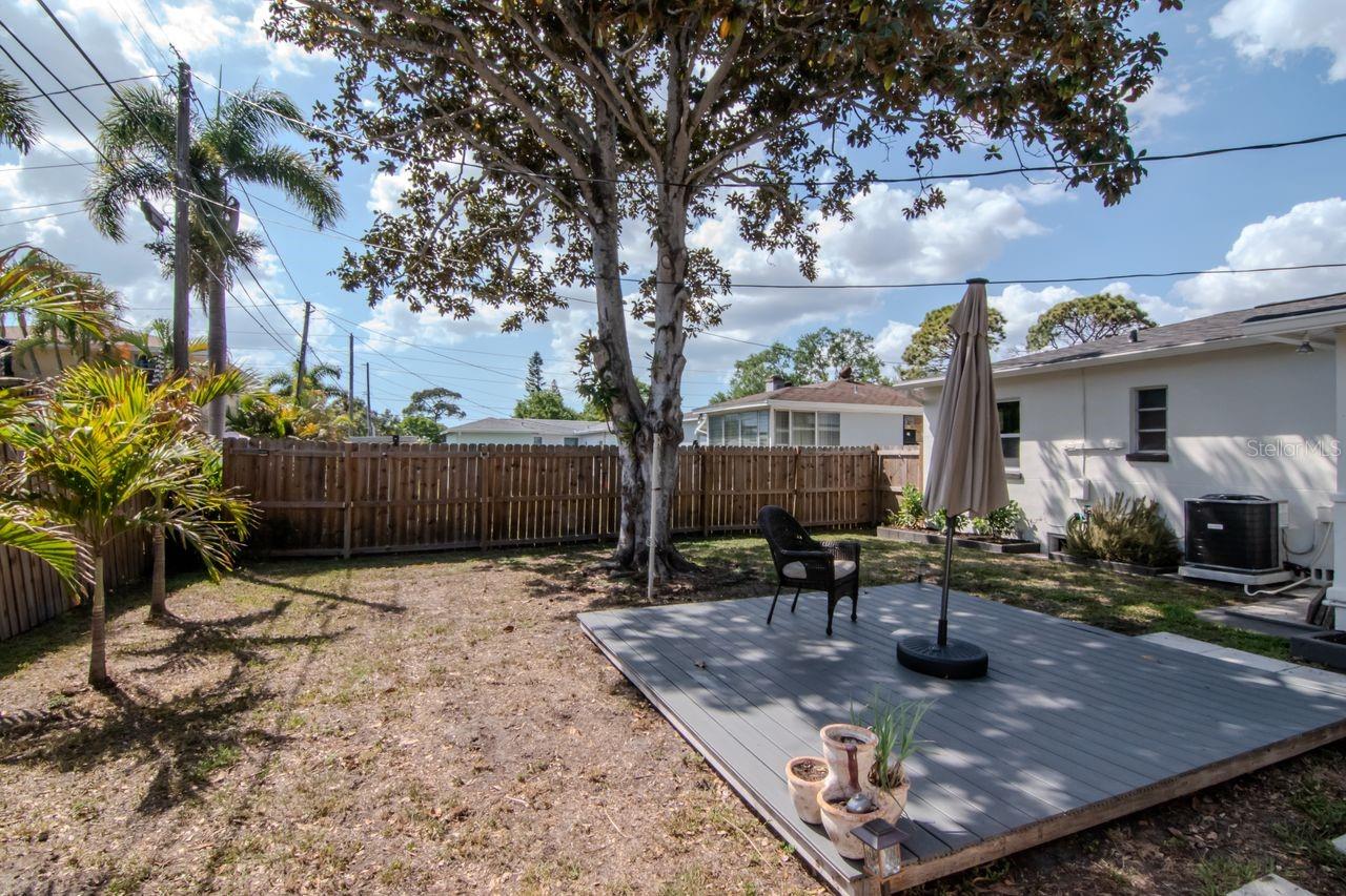 Listing photo id 33 for 5132 Oxford Avenue N