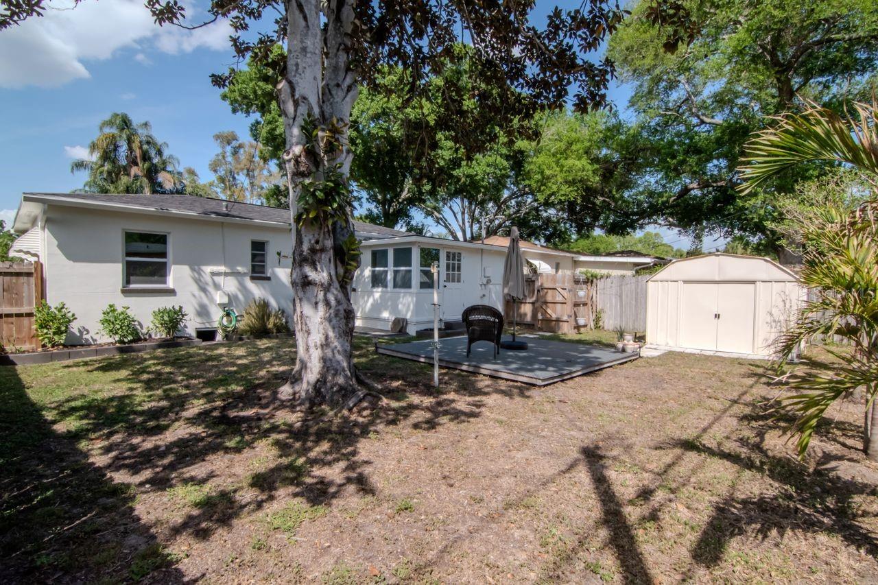 Listing photo id 37 for 5132 Oxford Avenue N