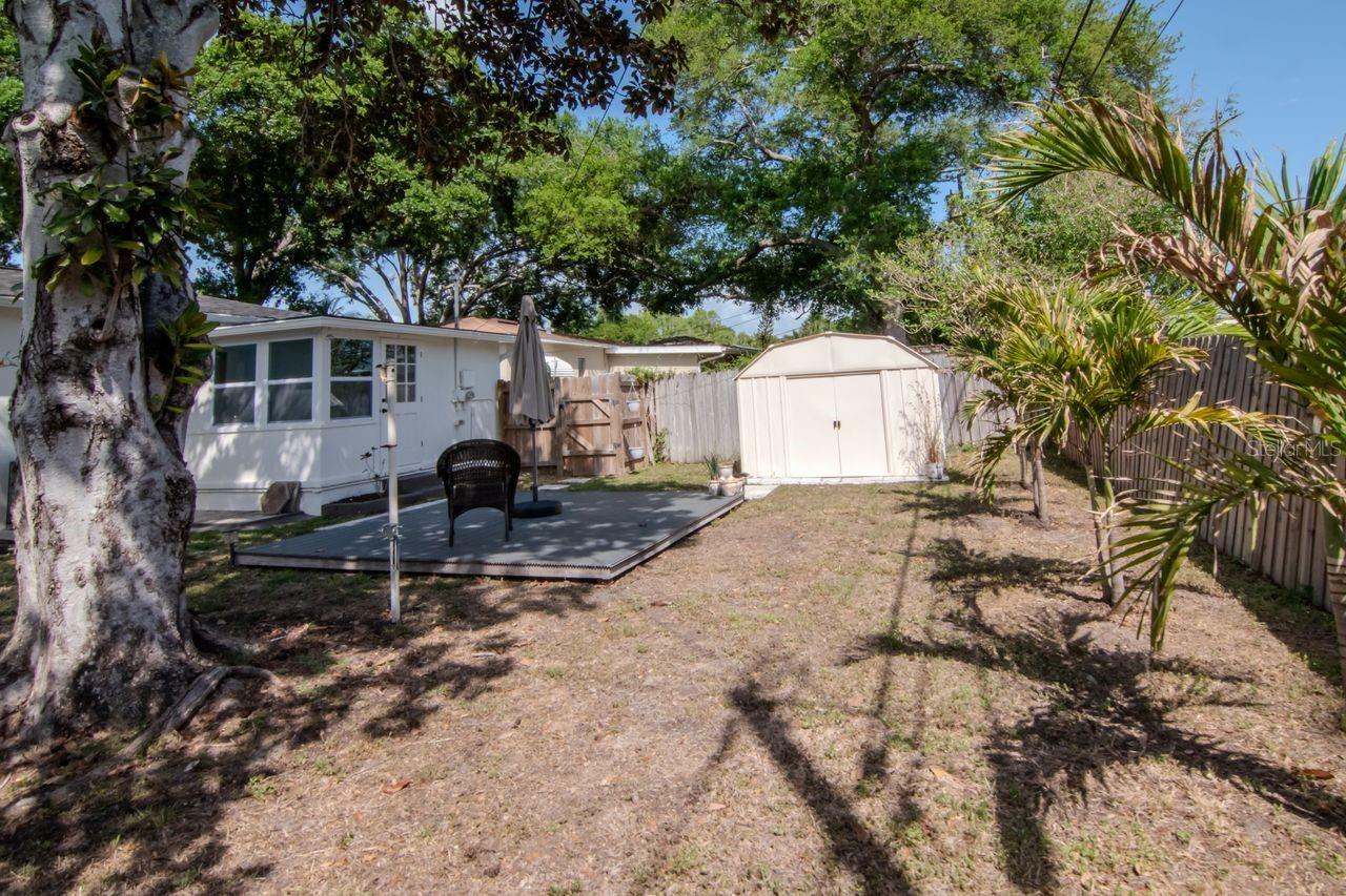 Listing photo id 38 for 5132 Oxford Avenue N