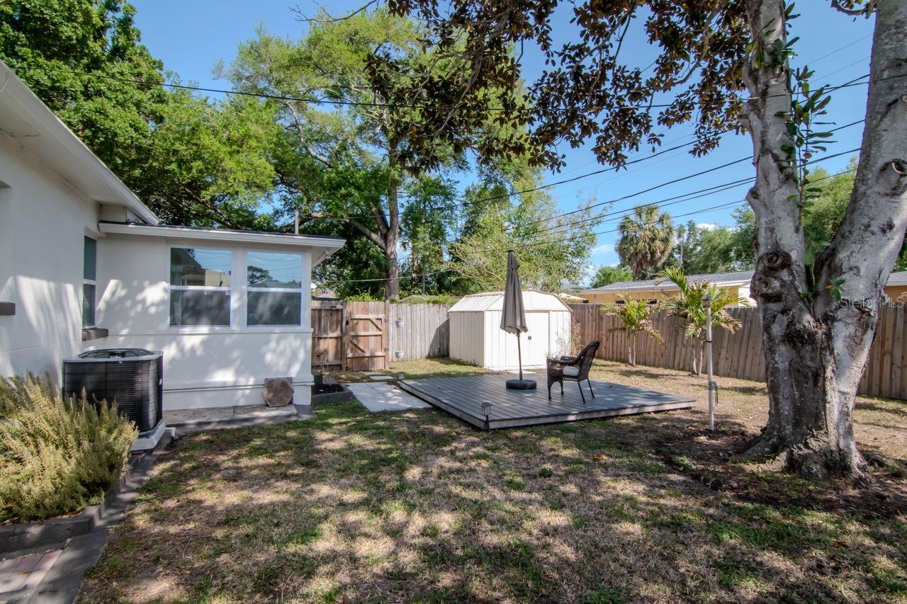 Listing photo id 40 for 5132 Oxford Avenue N